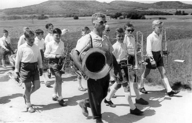 1957 auf dem Weg nach Vierzehnheiligen - Otto Einwag (Tuba) 