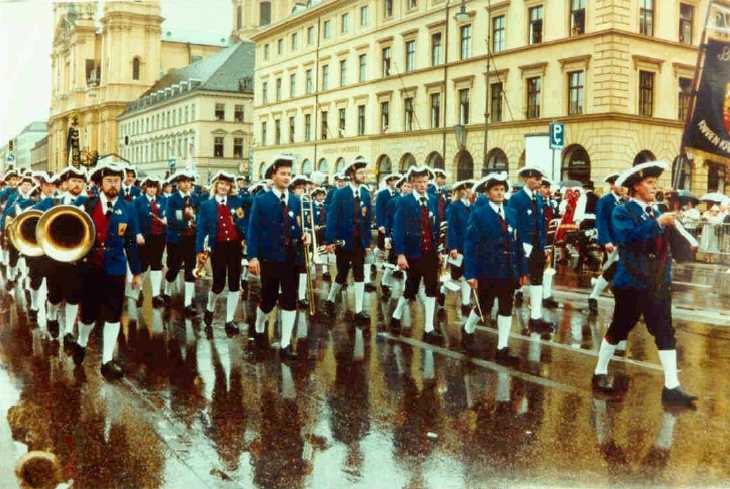1988 Ehrenmitglied Georg Einwag am Oktoberfestzug in München