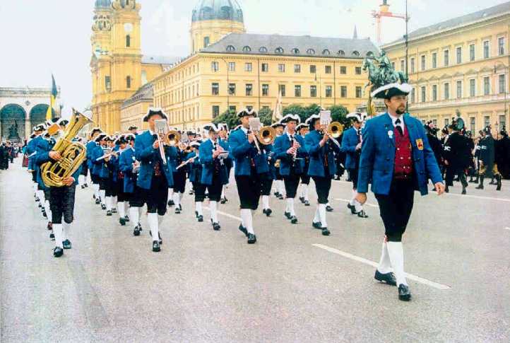 1991 mit Dirigent Gerhard Himmel am Oktoberfestzug in München